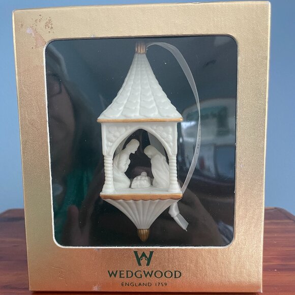Wedgwood Bisque Nativity Holy Family Christmas Ornament NEW in Box Gold - Picture 1 of 9